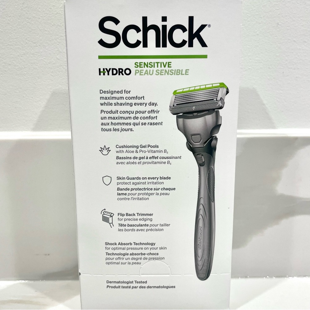 🔵3/$25 NEW Schick Hydro Sensitive Razor - Picture 2 of 2
